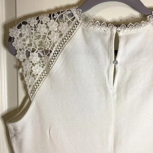 RW & CO Women's White Sleeveless Crochet Lace Trim Top Blouse Size M - Picture 5 of 9